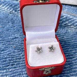 Crystal flower stud earrings